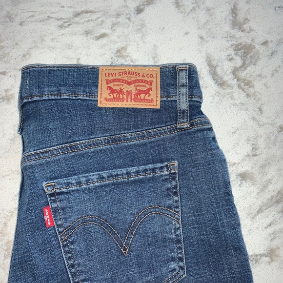 Levi’s denim shorts - Picture 4 of 4